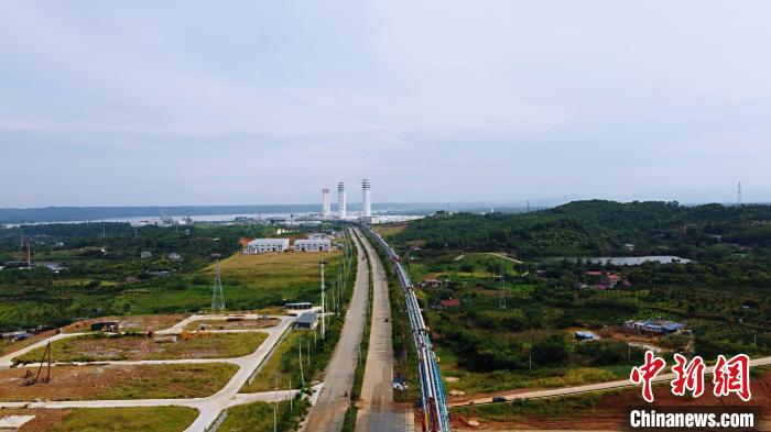 湖北宜昌姚家港化工园在建的三宁化工60万吨乙二醇项目全景。<a target='_blank' href='//www.chinanews.com/'>中新社</a>记者董晓斌摄